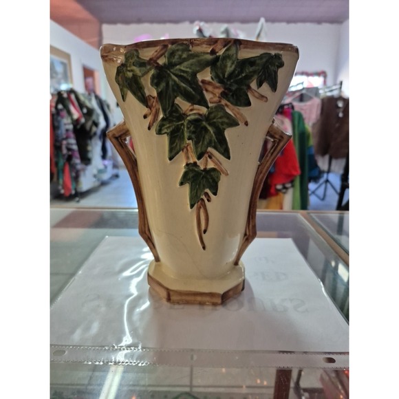 Elegant McCoy Ivy Vase, Vintage 1953 (A264) - Picture 1 of 8